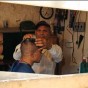 No instantâneo da barbearia, os ponteiros pararam às 5h35