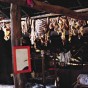 retrato10 Na cozinha da casa sertaneja do alto sertão mineiro, a conservação da carne, geralmente de porco, é feita pelo calor e pela fumaça do fogão à lenha.