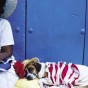 Durán e seu cão na Calle Obispo, no bairro de Havana Velha