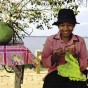 Tricô às margens do rio Bati, no Camboja Tricô às margens do rio Bati, no Camboja