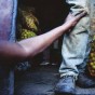 Feirantes descarregam seus produtos em um dos mercados do Bairro de Havana Velha, sempre cheio de turistas