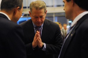 Al Gore, senador dos EUA, conversa com Ban Ki-Moon, secretário-geral da ONU -- foto de www.iisd.ca