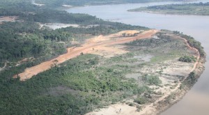 Obras da hidrelétrica Santo Antônio no rio Madeira, em Rondônia. (Foto de divulgação do Ministério do Planejamento)