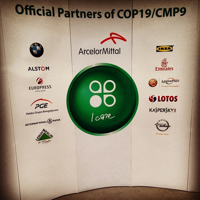 Os parceiros oficiais da COP 19 em Varsóvia (2013): na relação, empresas automobilísticas, energéticas com projetos a carvão e uma mineradora (foto: Bruno Hisamoto)
