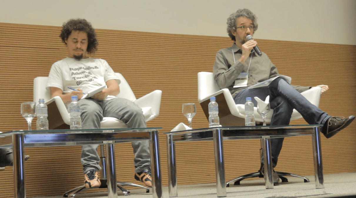 Mauricio Érnica (à direita) durante o evento de lançamento da edição 107 de PÁGINA22 (Oscar Freitas/GVces)