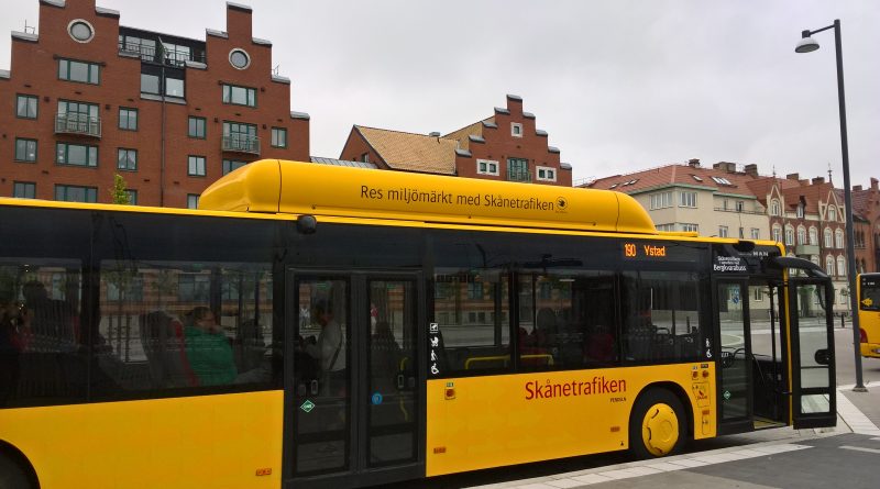 A maioria dos ônibus na Suécia possui um design diferente em função do tanque de armazenamento de biometano. Foto: Marco Tsuyama Cardoso