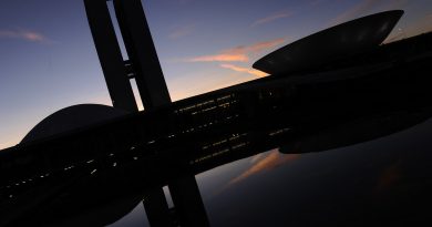 Projeto do Senado enfraquece ainda mais as normas de licenciamento ambiental Projeto do Senado enfraquece ainda mais as normas de licenciamento ambiental