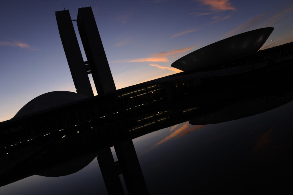 Projeto no Senado enfraquece ainda mais as normas de licenciamento ambiental