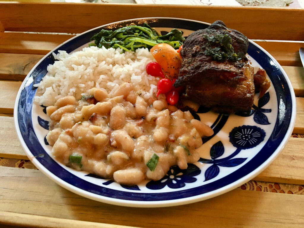 Fartura à mesa estimula o desperdício